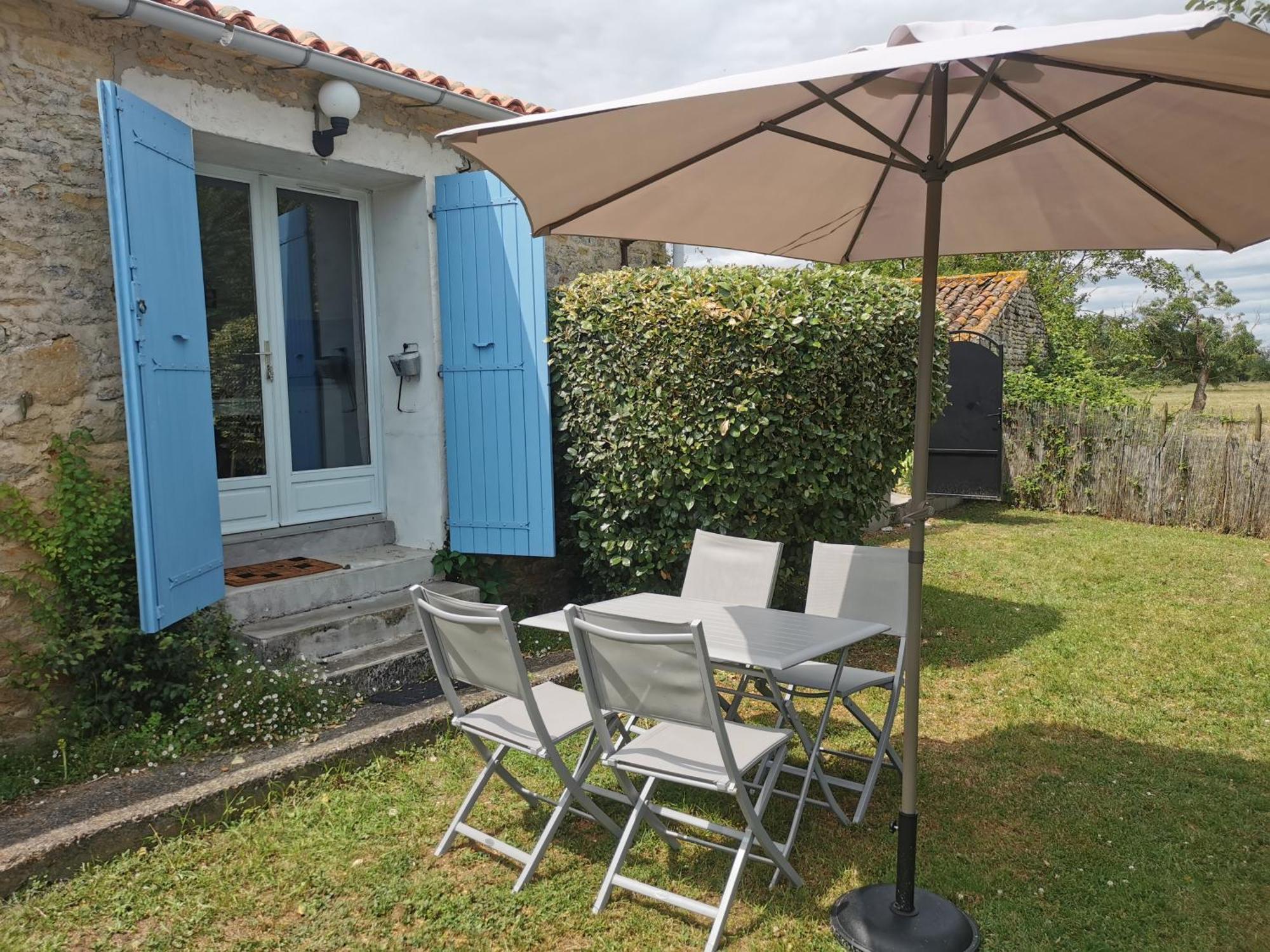 Chaille-Les-Marais L'Enclos Bleu, Gite - Marais Poitevin Avec Piscine Chauffee מראה חיצוני תמונה