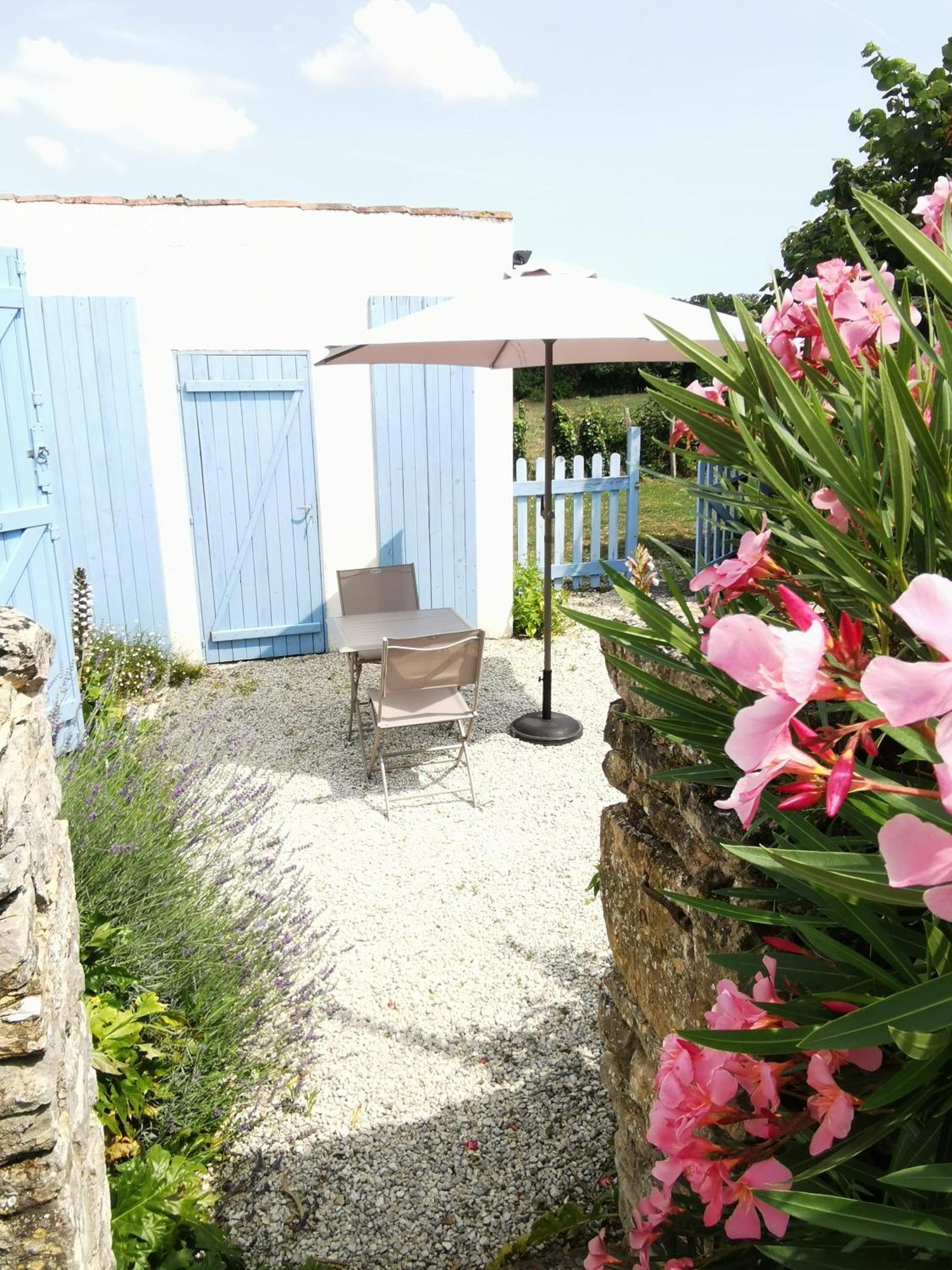 Chaille-Les-Marais L'Enclos Bleu, Gite - Marais Poitevin Avec Piscine Chauffee מראה חיצוני תמונה